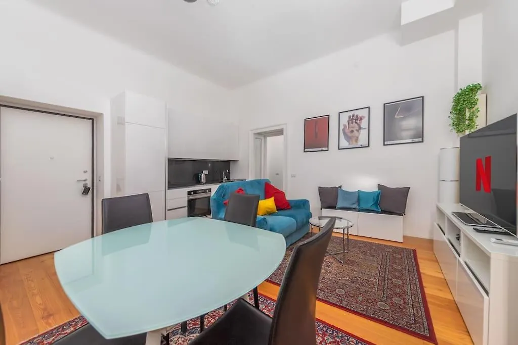 In-Isola Apartment Milan Italy